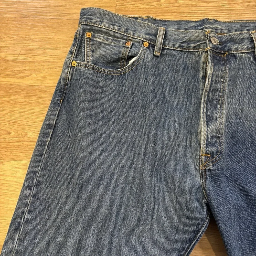 Levis 501 Denim Jeans Mens‎ Size 40 X 30 Original Fit Button Fly Medium Wash 1M